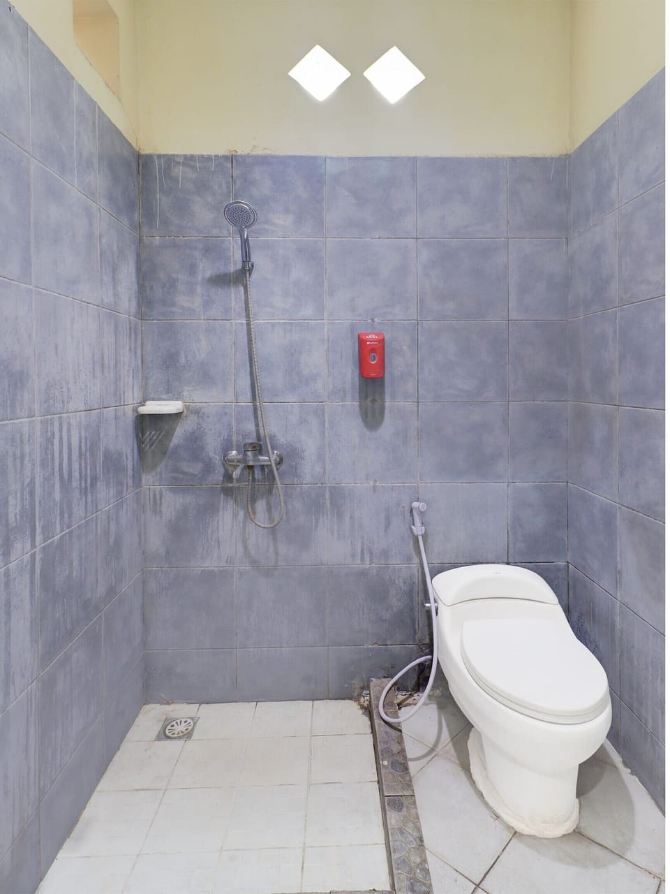 Shower, rainfall showerhead, towels, soap