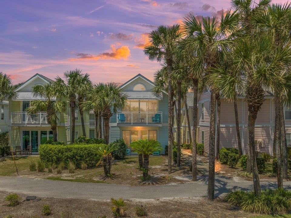 Welcome To Nantucket Cottages at Crystal Beach!