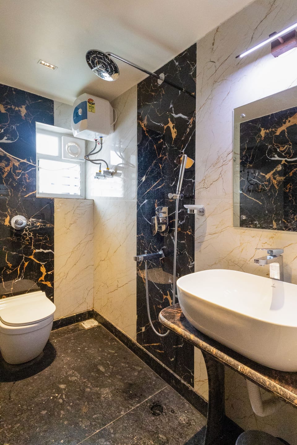 Family Suite | Bathroom | Shower, rainfall showerhead, hair dryer, slippers