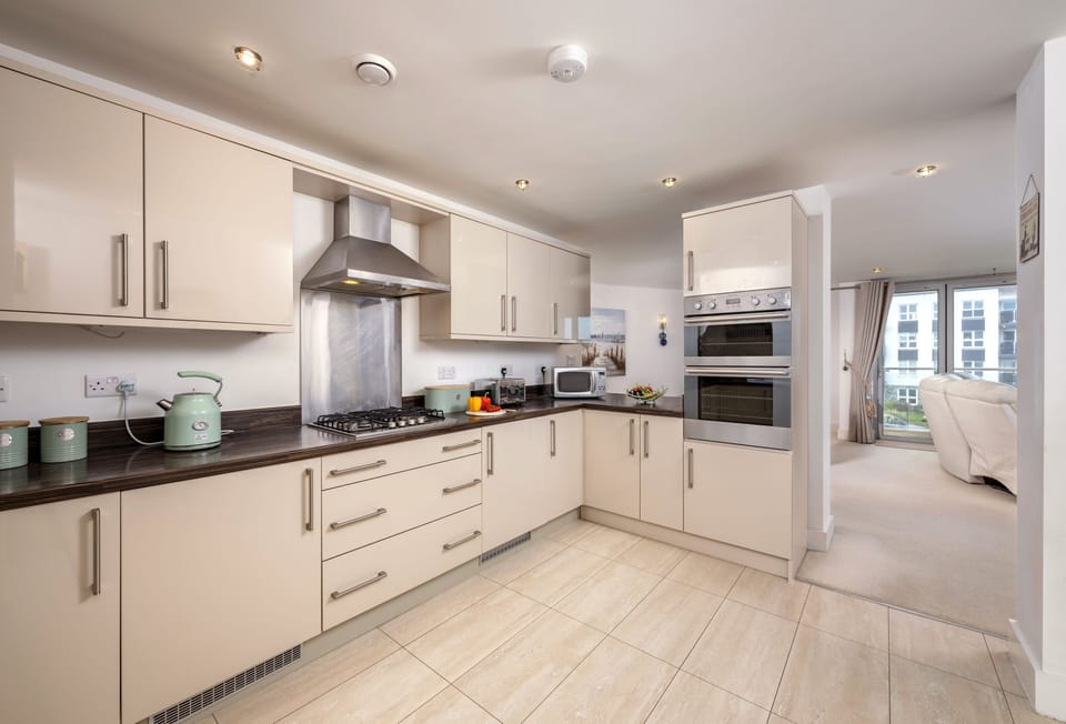 2 Bolowthas Court, Newquay: Kitchen with an electric oven and gas hob, microwave, fridge/freezer, dishwasher, washing machine and tumble dryer