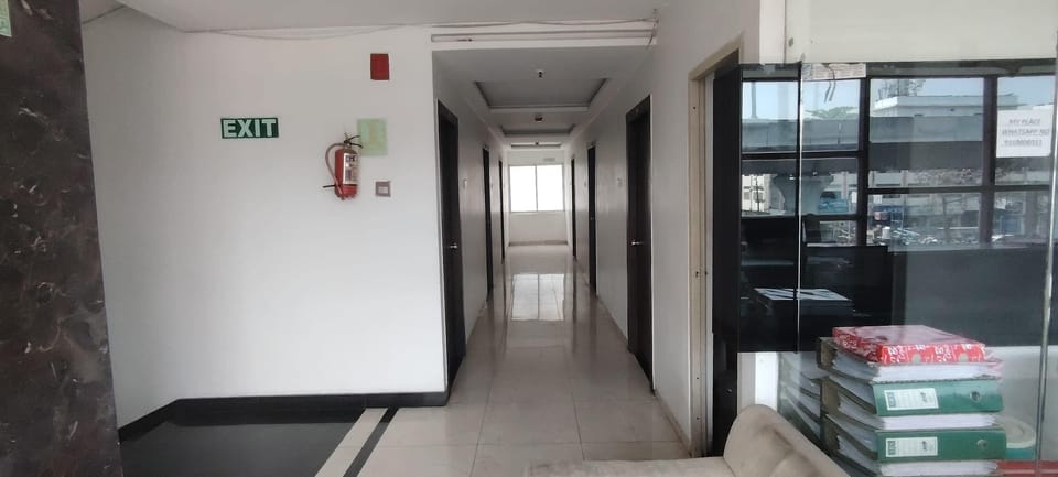 Deluxe Double Room, City View | Reception