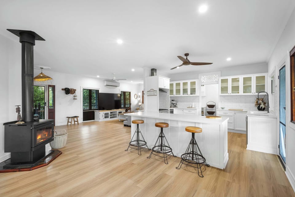 Relax by the toasty fireplaceThis dreamy Queenslander retreat blends rustic charm with modern country luxury