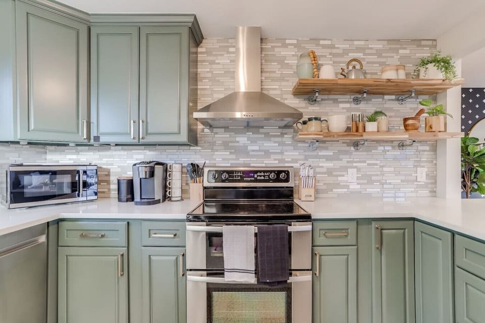 Beautifully Updated and Fully Stocked Kitchen