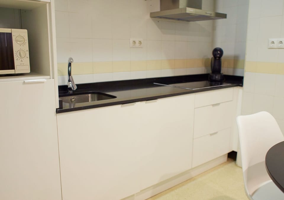 Standard Apartment, City View | Private kitchen
