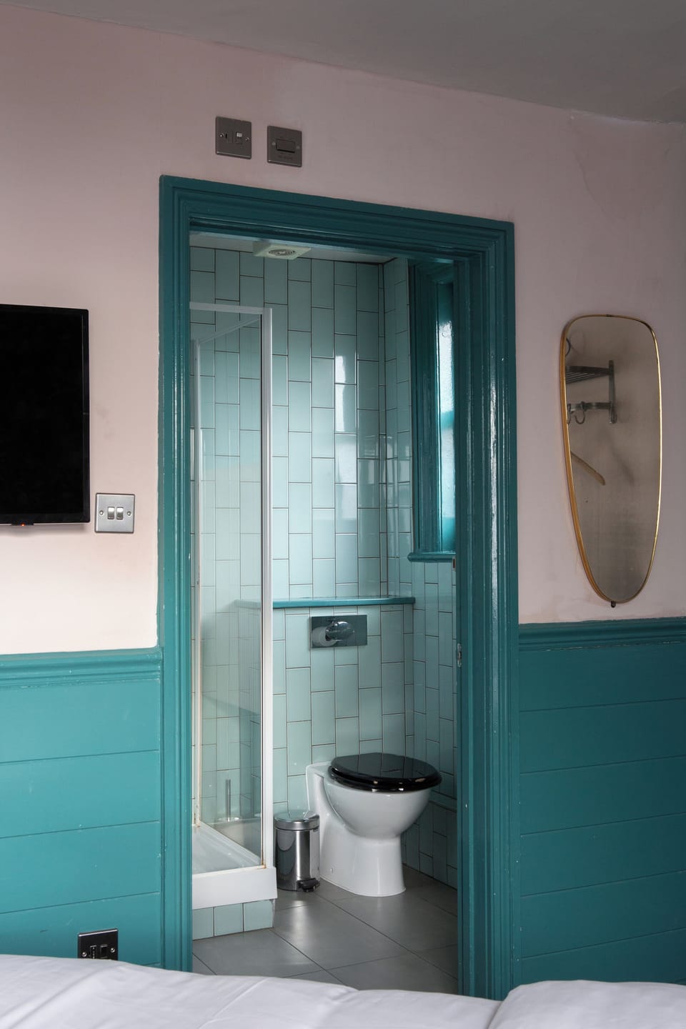 Deluxe Double Room | Bathroom | Shower, hair dryer, towels