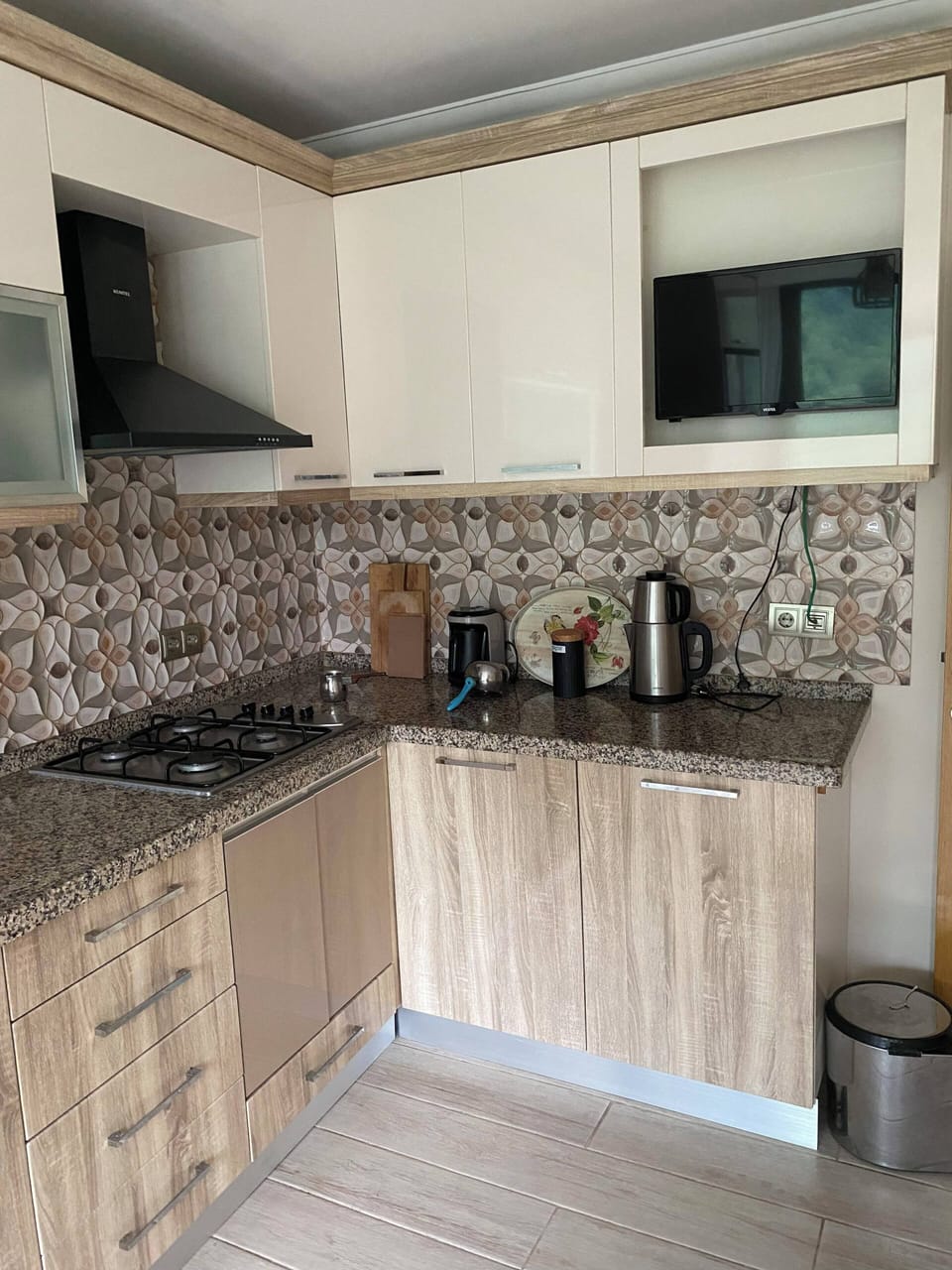 Basic Apartment, Balcony, Mountain View | Private kitchen