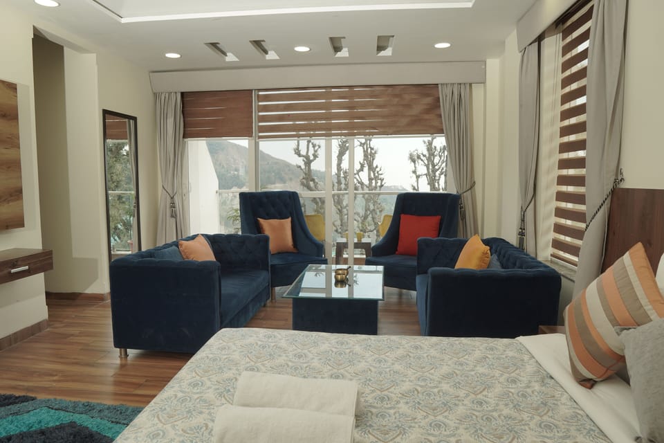 Family Room, Mountain View | Free WiFi