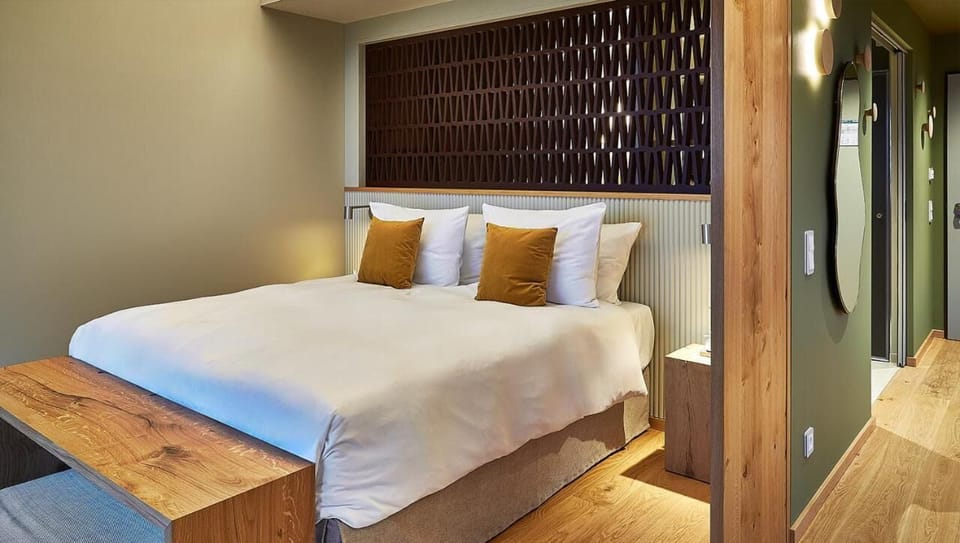 Minibar, in-room safe, soundproofing, free cribs/infant beds