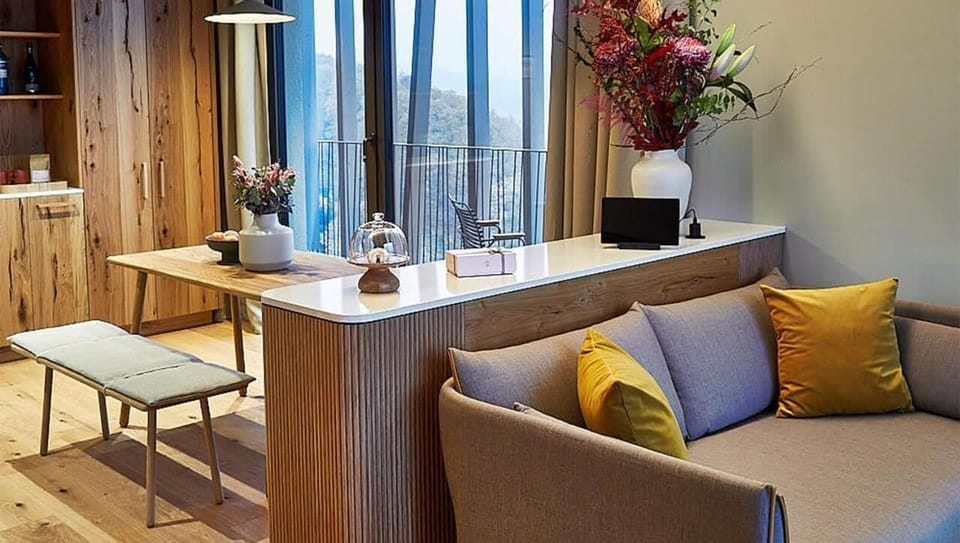 Executive Suite, Valley View | Minibar, in-room safe, soundproofing, free cribs/infant beds
