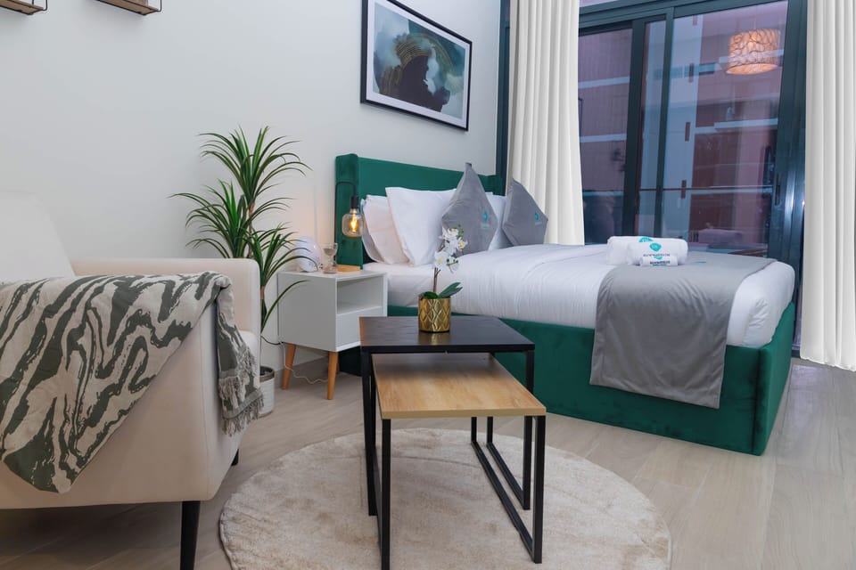 Deluxe Studio, Balcony, City View | In-room safe, iron/ironing board, free WiFi