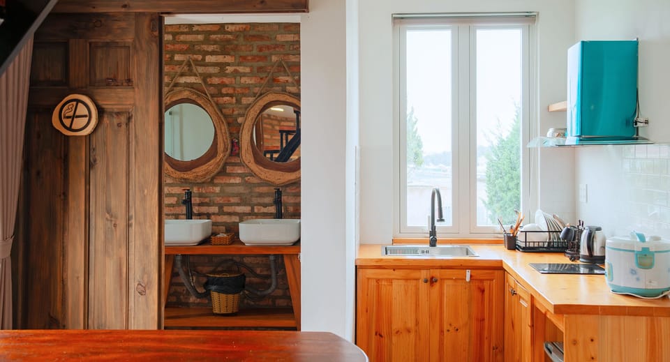 Family Room, City View | Laptop workspace, soundproofing, free WiFi