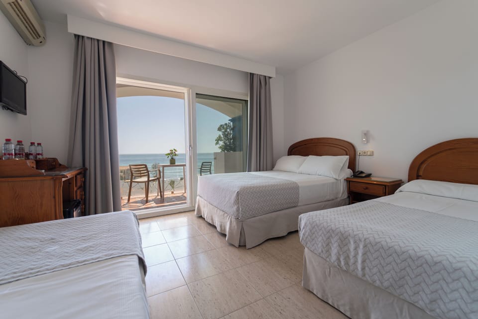 Comfort Triple Room, 3 Twin Beds | Blackout drapes, soundproofing, free WiFi