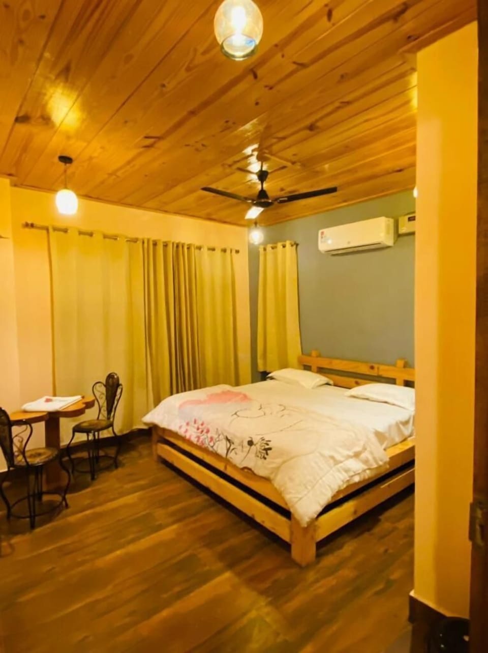 Luxury Single Room | In-room safe, desk, laptop workspace, soundproofing