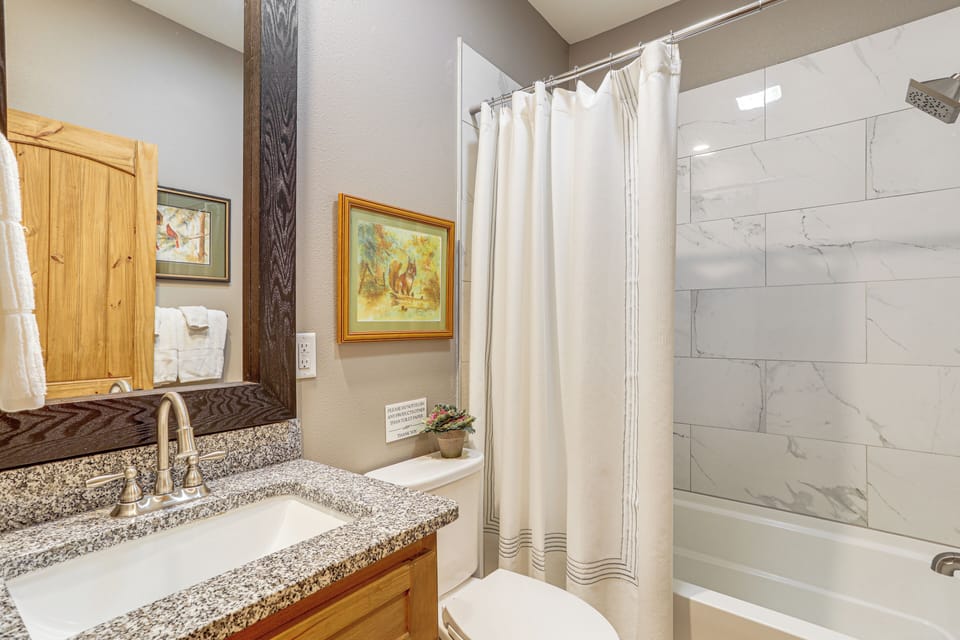 Lake Views & Golf Access at Secluded Drasco Lodge Cottage in Greers Ferry Lake