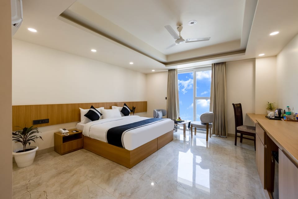 Premium bedding, down comforters, minibar, desk