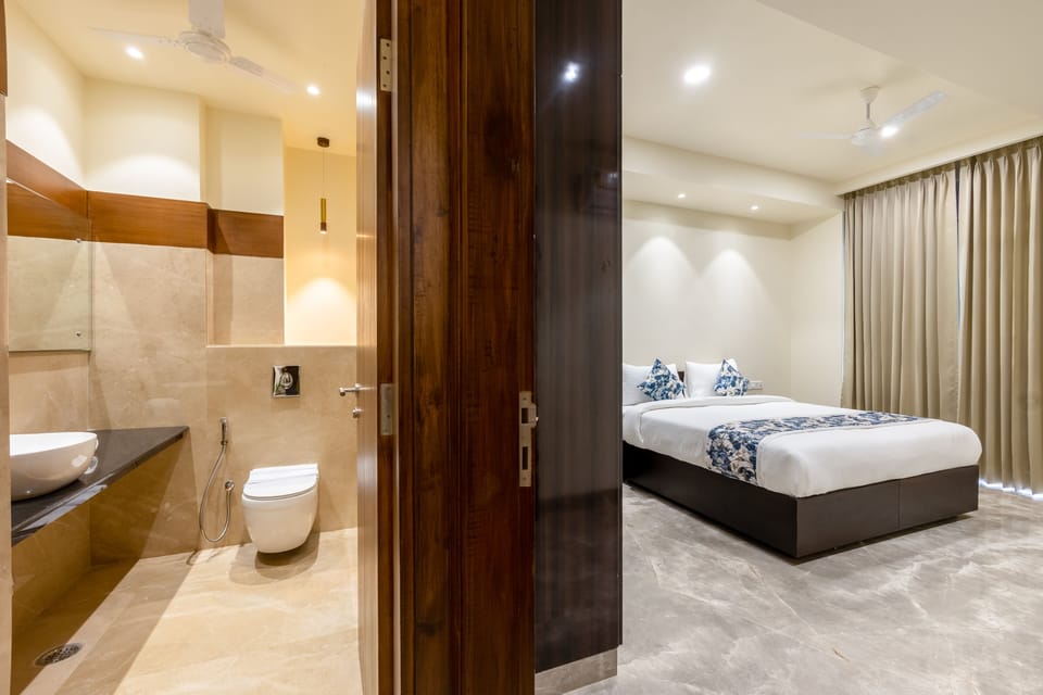 Combined shower/tub, free toiletries, bathrobes, slippers