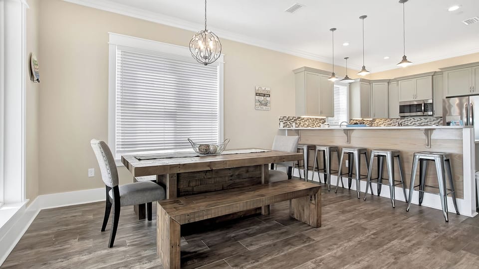 Main Living, Kitchen and Dining Area