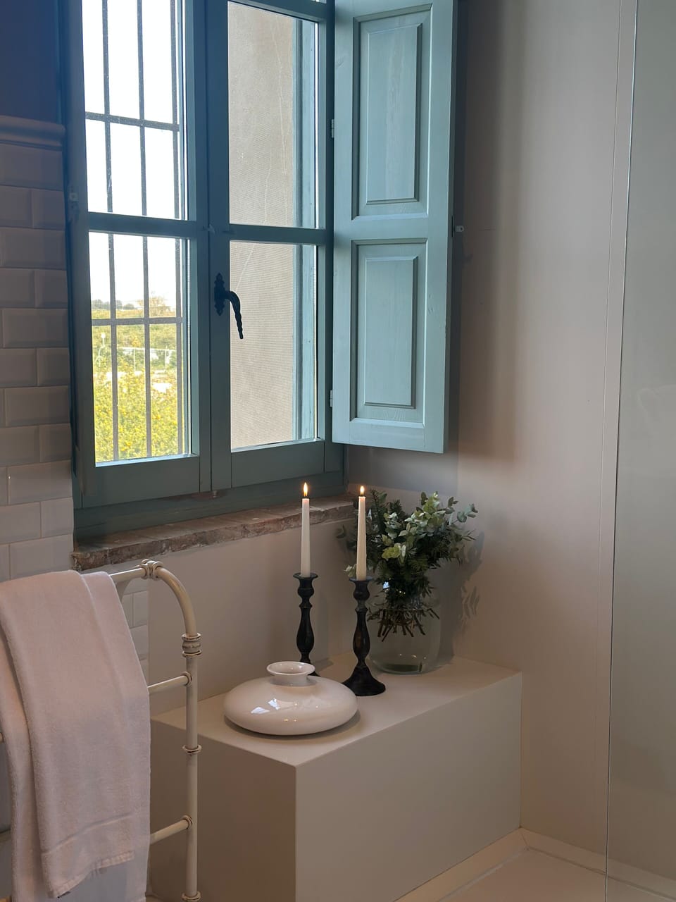 Deluxe Double Room, Balcony, Garden View | Bathroom | Bidet, towels, soap, shampoo