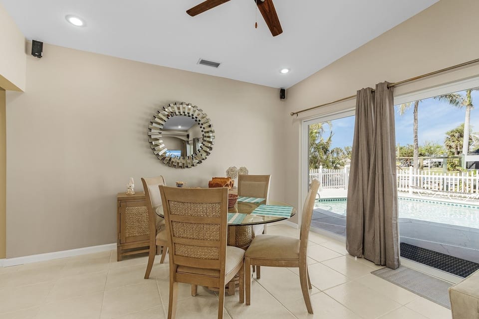 House, 4 Bedrooms | Dining