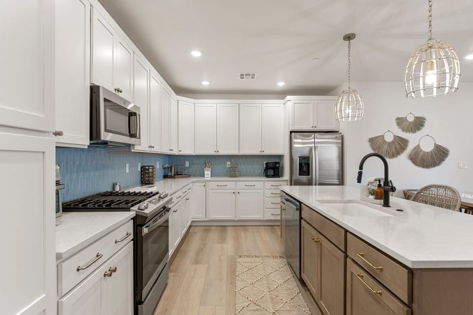 Condo, 3 Bedrooms | Private kitchen | Fridge, oven, coffee/tea maker, electric kettle