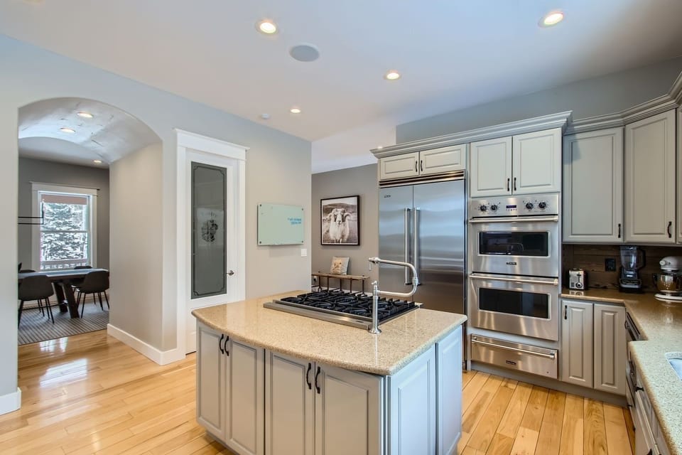 House, 6 Bedrooms | Private kitchen | Coffee/tea maker, fridge, oven, toaster