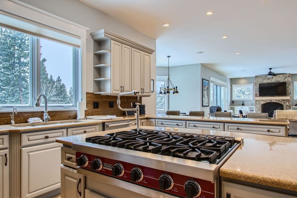 House, 6 Bedrooms | Private kitchen | Coffee/tea maker, fridge, oven, toaster