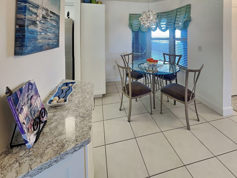 Breakfast Nook - Seating For Four