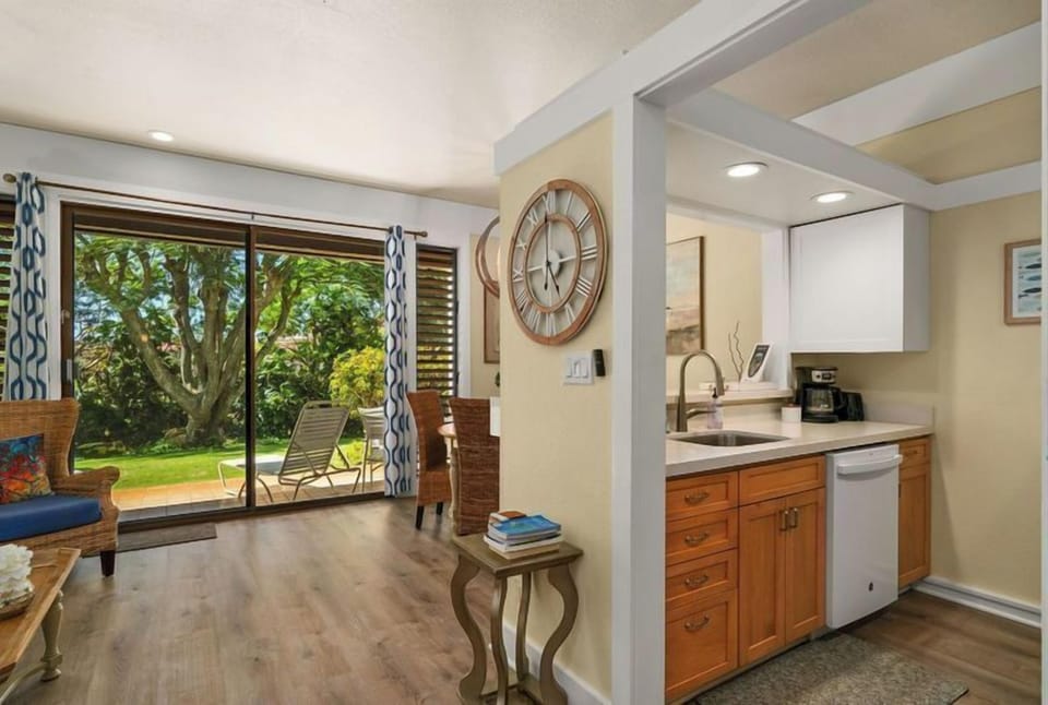 Full kitchen amenities