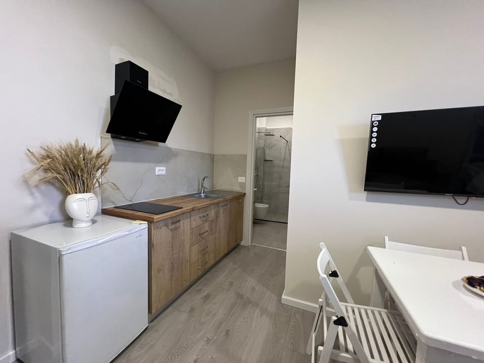 Economy Apartment | Private kitchen | Cleaning supplies