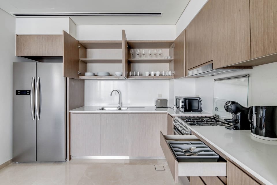 Luxury Apartment, Balcony, City View | Private kitchen | Electric kettle