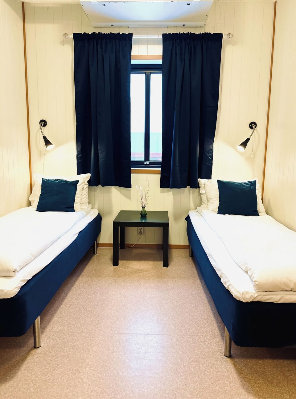 Twin Room | Desk, free WiFi