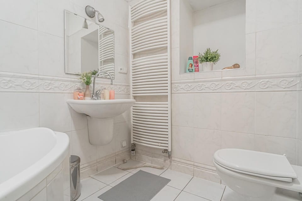Apartment | Bathroom | Deep soaking tub, hair dryer, towels