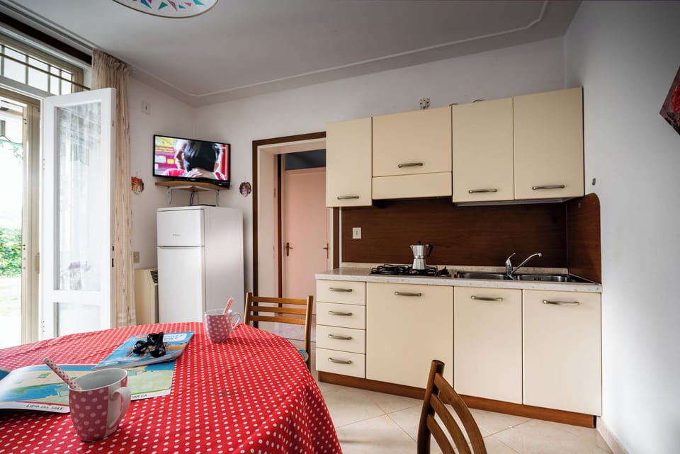 Apartment, 2 Bedrooms, Garden View | Living room