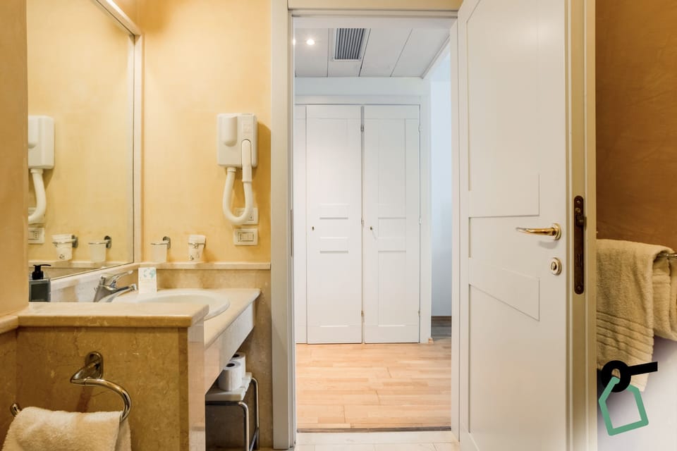 Double Room | Bathroom sink
