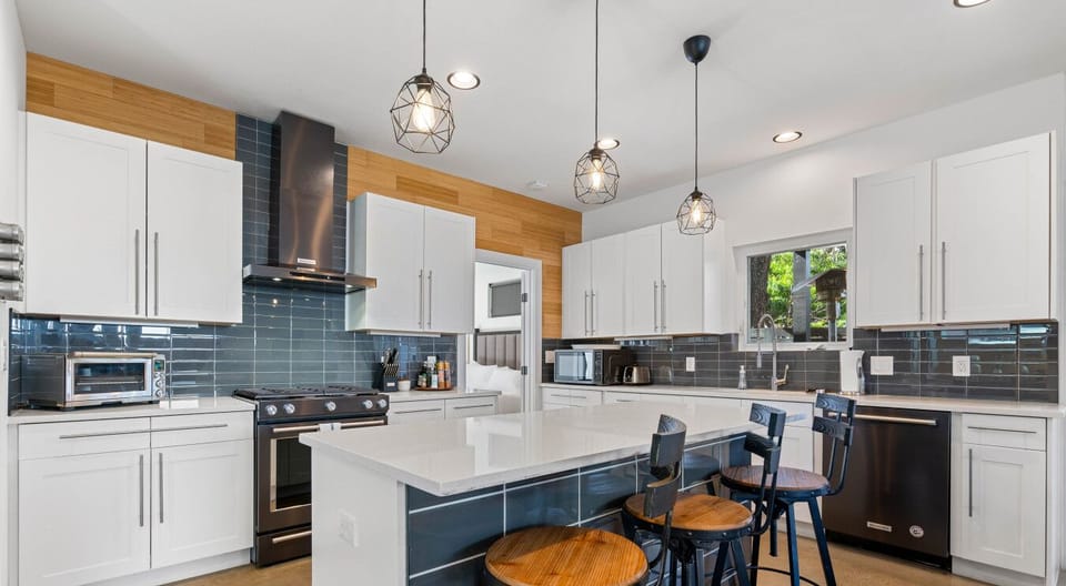 Chef’s kiss! A sleek, fully equipped kitchen ready for home-cooked meals or midnight snacks.