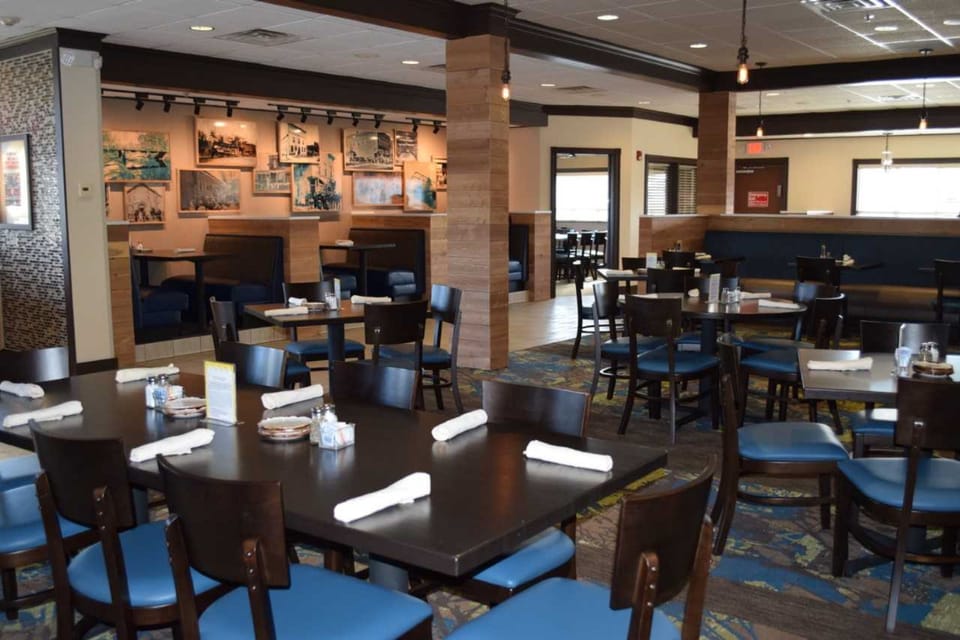 Breakfast and dinner served