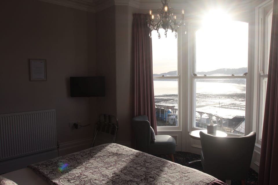 Superior Double Room, Ensuite, Sea View | Iron/ironing board, free WiFi