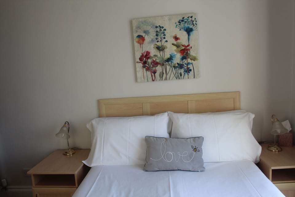 Deluxe Double Room, Ensuite, Sea View | Iron/ironing board, free WiFi