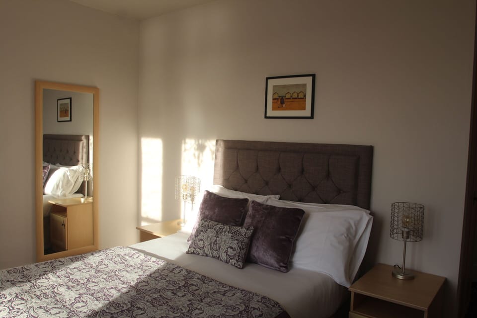 Luxury Double Room, Ensuite, Sea View | Iron/ironing board, free WiFi