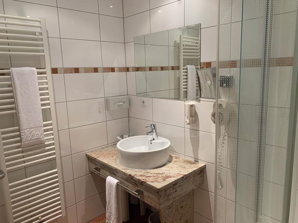 Basic Double Room | Bathroom | Shower, hair dryer, towels, soap