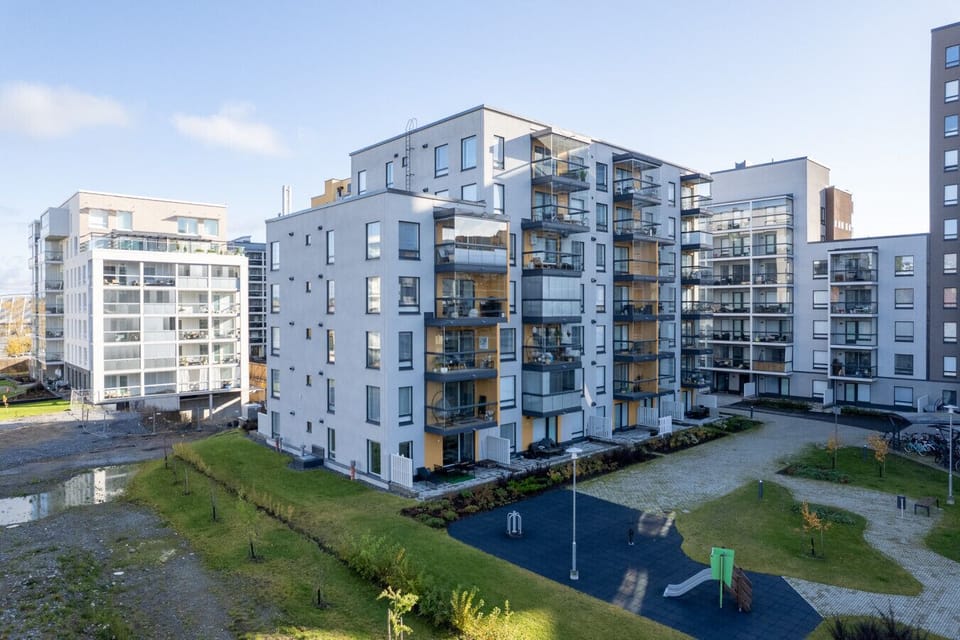 Located in a modern, secure building in the heart of Kaleva, you’ll have easy access to the tram line and local supermarkets just a short walk away.