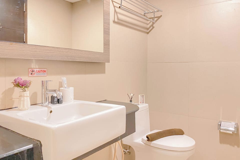 Standard Apartment | Bathroom