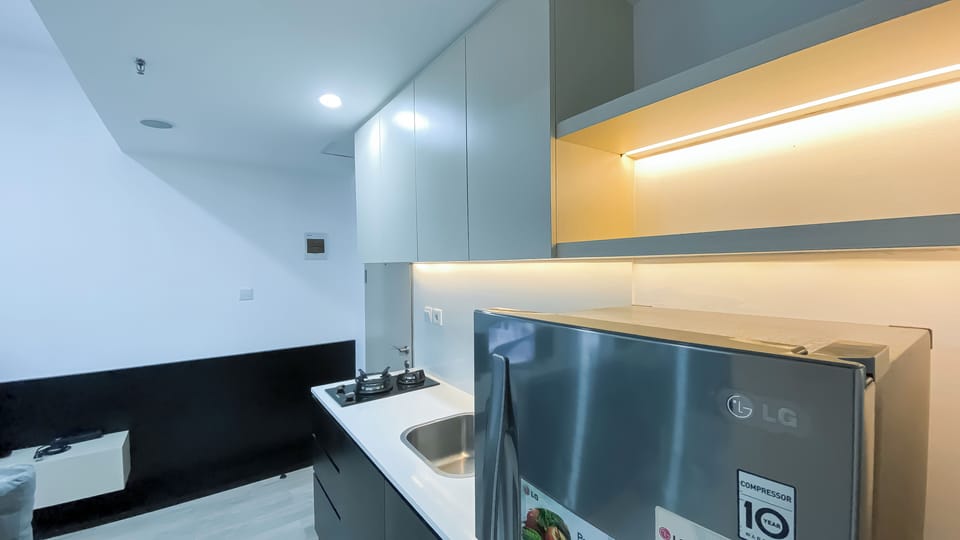 Standard Apartment | Private kitchen | Stovetop, rice cooker