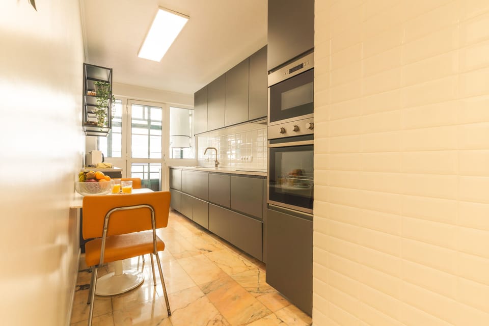 House | 3 bedrooms, desk