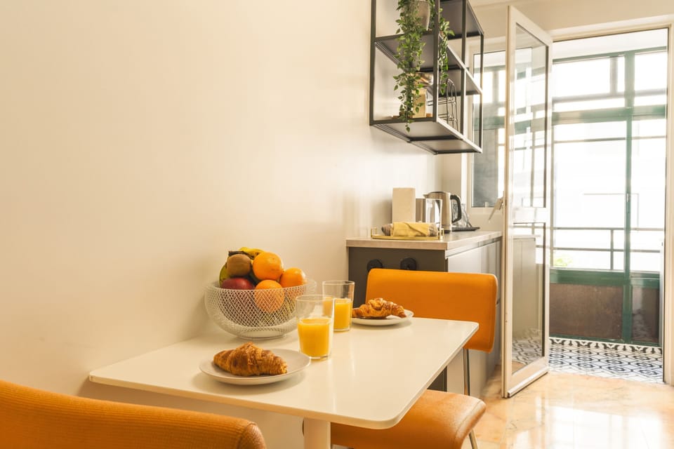 House | 3 bedrooms, desk