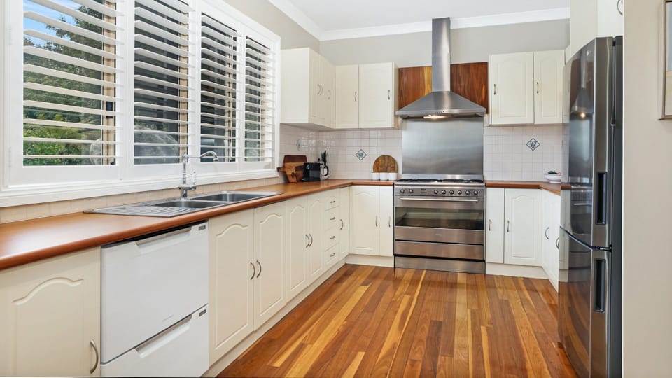 Somerset | Chef's Kitchen | 2km to Robertson Public House & Kitchen 