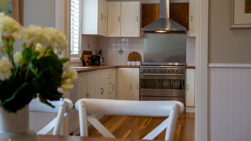 Somerset | Chef's Kitchen | Gas Cooktop | Coffee Machine