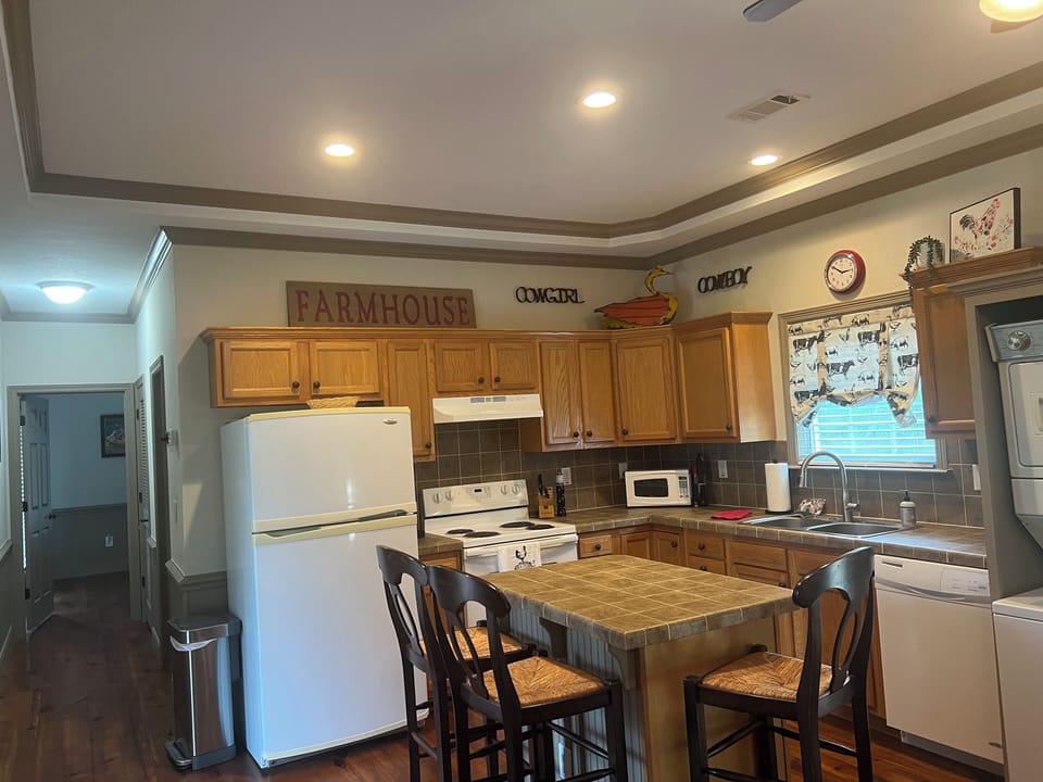Full kitchen