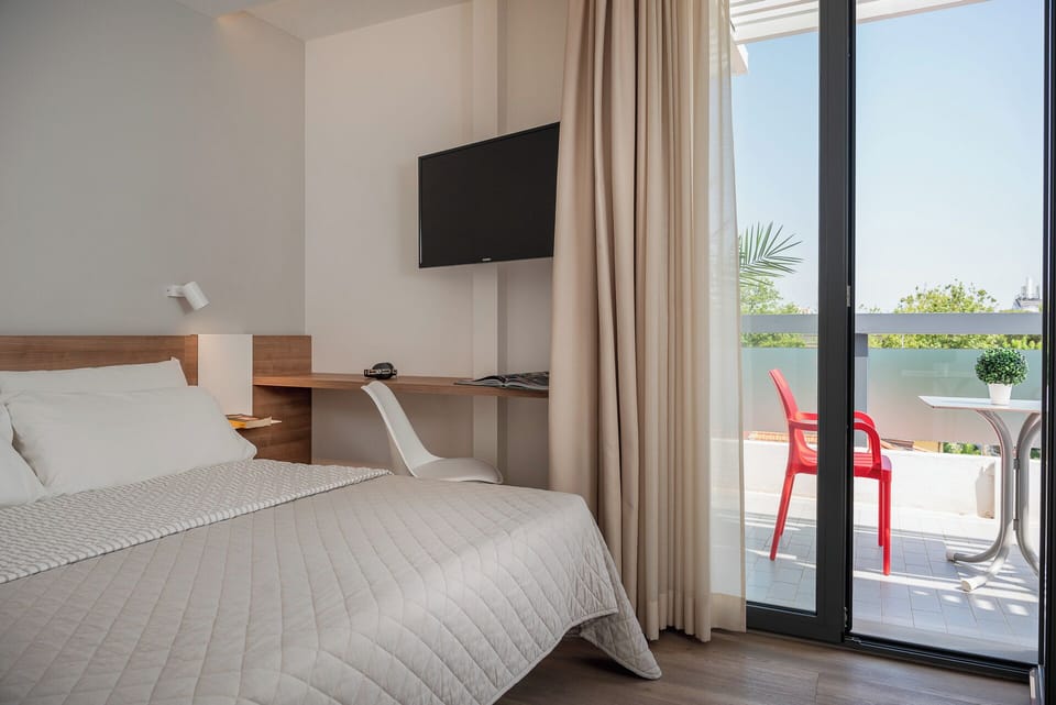 In-room safe, desk, laptop workspace, soundproofing