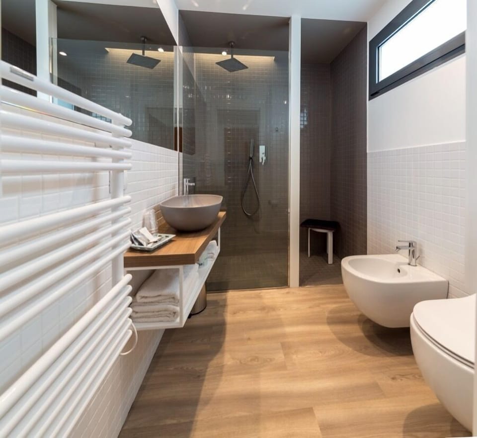 Towels, soap, shampoo, toilet paper